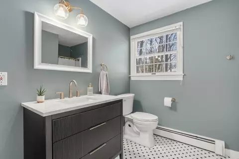 Bath - 2 Cobblers Ln, Beverly, MA 01915 photo 1 of 3