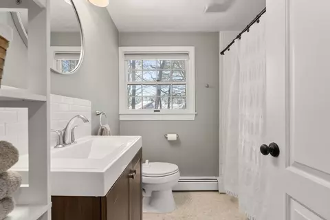 Bath - 2 Cobblers Ln, Beverly, MA 01915 photo 3 of 3