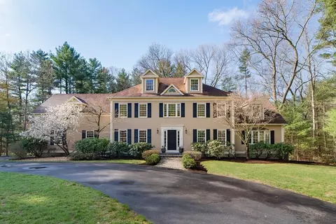 1 Chestnut Ln, Medfield, MA 02052