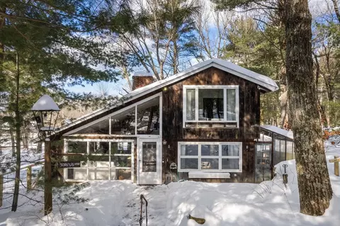 77 Old County Rd, Waltham, MA 02453