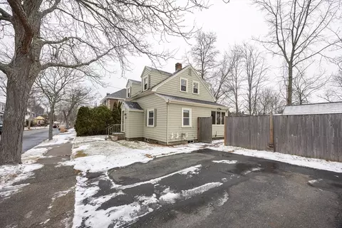 21 Manning St, Salem, MA 01970