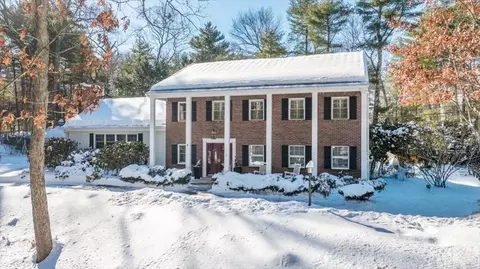 5 Old County Rd, Hingham, MA 02043