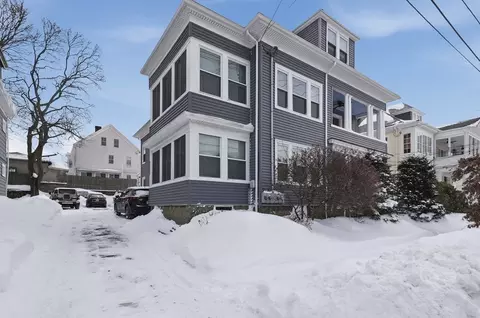 13 Roslyn St #2, Salem, MA 01970