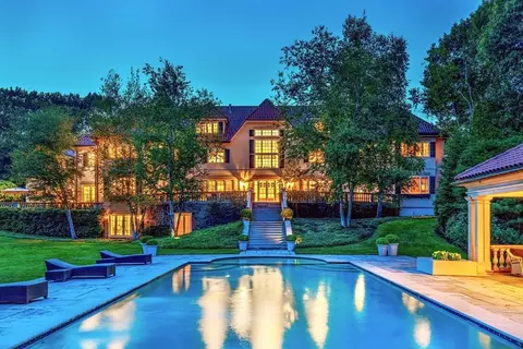 18 Longmeadow Dr, Westwood, MA 02090