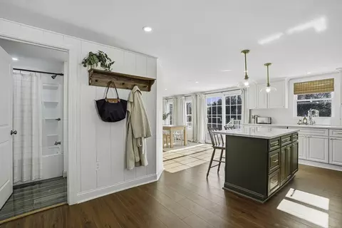 26 Maple St, Mendon, MA 01756 photo 5