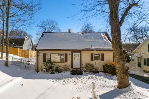 56 North St, Walpole, MA 02081