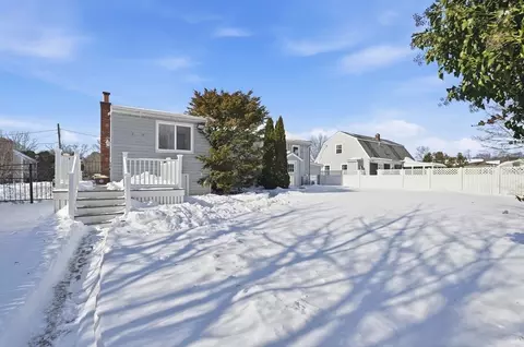 Exterior - 12 White St, Acushnet, MA 02743 photo 4 of 5
