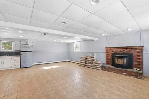 Living - 12 White St, Acushnet, MA 02743 photo 6 of 8