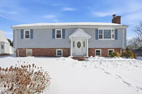 12 White St, Acushnet, MA 02743