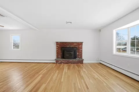 Living - 12 White St, Acushnet, MA 02743 photo 2 of 8