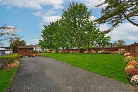 Exterior - 10 Longmeadow Dr, Wareham, MA 02571 photo 2 of 4
