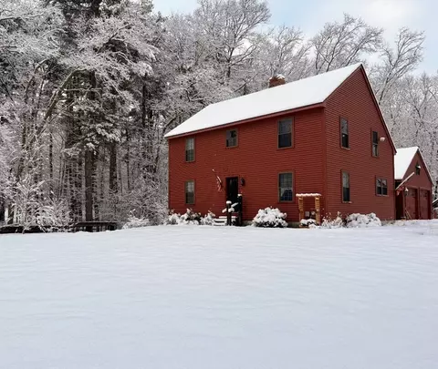 158 Purgatory Rd, Whitinsville, MA 01588