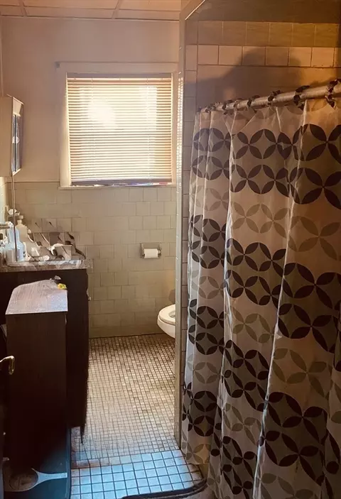 Bath - 10 Carlisa Dr, Fall River, MA 02723 photo 3 of 4