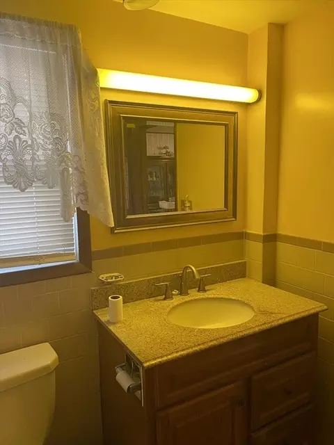 Bath - 10 Carlisa Dr, Fall River, MA 02723 photo 1 of 4