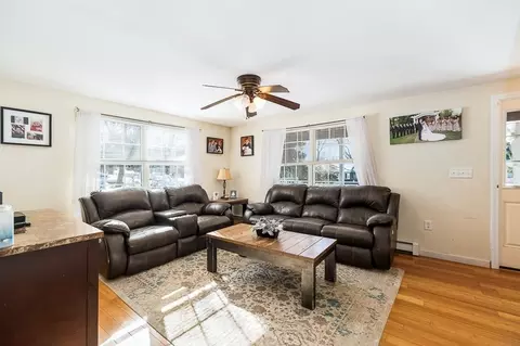 Living - 10 Emerald St, Gloucester, MA 01930 photo 1 of 1