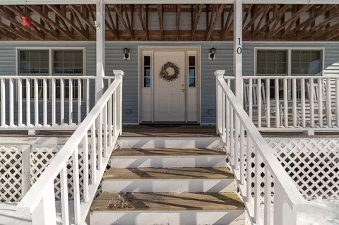 Exterior - 10 Emerald St, Gloucester, MA 01930 photo 3 of 8