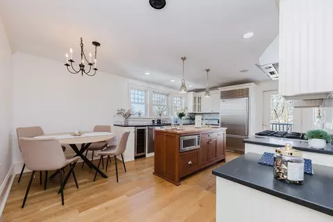 159 Washington St #4, Newton, MA 02458