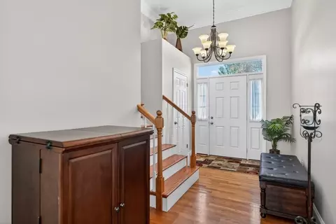 18 Jay Dr, Framingham, MA 01701 photo 2