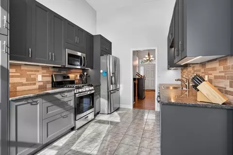 18 Jay Dr, Framingham, MA 01701 photo 4