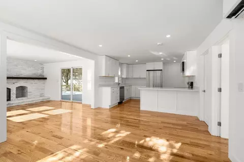 925 Washington St, Franklin, MA 02038