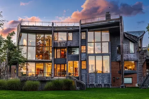 55 Leicester St, Brookline, MA 02445