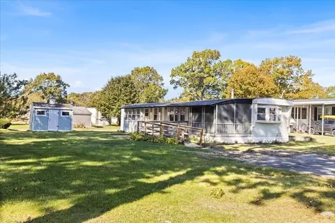 2 Candlelight Dr, Plymouth, MA 02360