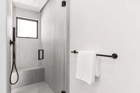 Bath - 95 Deerfield Rd, Needham, MA 02492 photo 5 of 8