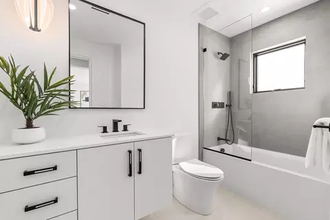 Bath - 95 Deerfield Rd, Needham, MA 02492 photo 6 of 8