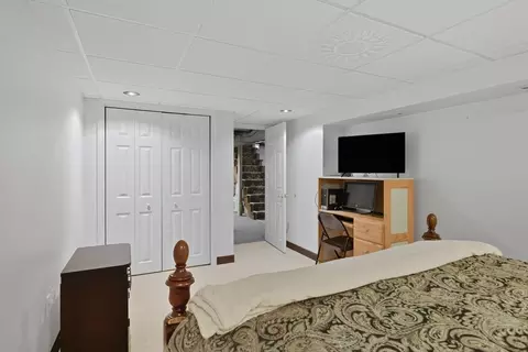 Bedroom - 46 Overlea Dr, Springfield, MA 01119 photo 7 of 7