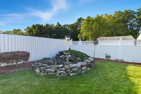 Exterior - 46 Overlea Dr, Springfield, MA 01119 photo 12 of 12