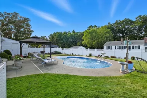 Exterior - 46 Overlea Dr, Springfield, MA 01119 photo 6 of 12