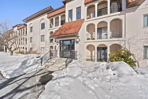 685 Oak St #12-9, Brockton, MA 02301