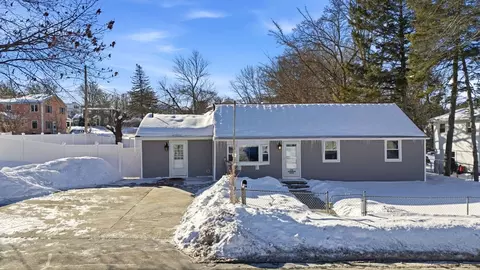 206 Burnham, Lowell, MA 01852