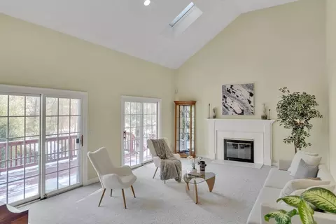 11 Walnut St, Acton, MA 01720 photo 4