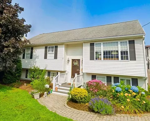 70 Brown St, Fall River, MA 02724