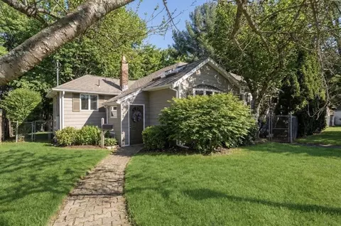 35 Lincoln Ave, Lynnfield, MA 01940