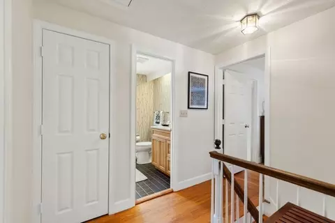 Entry Way - 32 Granger Ave, Reading, MA 01867 photo 4 of 4