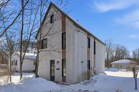 2 Juniper St, Northampton, MA 01062 photo 2