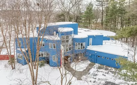 389 River Rd, Carlisle, MA 01741