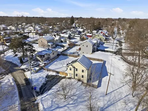 18 Riverton Rd, Springfield, MA 01109 photo 2