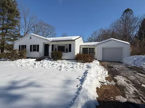 141 Tracy Cir, Amherst, MA 01002