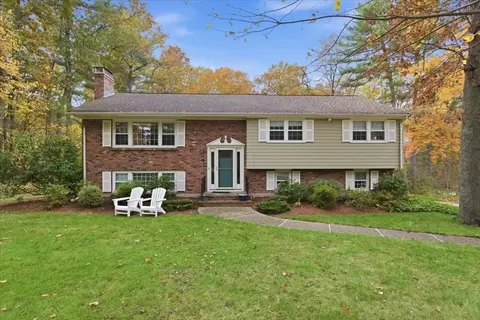 17 Rolling Ln, Medfield, MA 02052