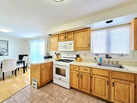 4 Villa Roma Dr #4, Tewksbury, MA 01876