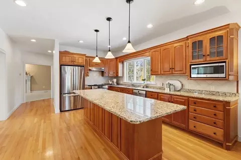 18 Symonds Way, Reading, MA 01867 photo 11