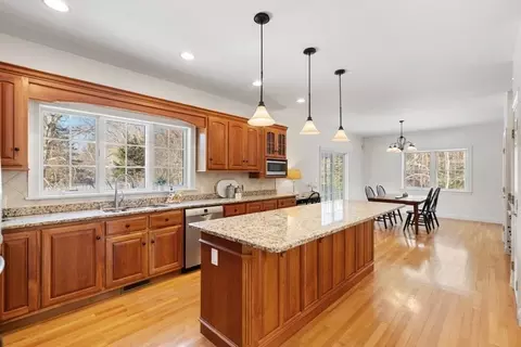 18 Symonds Way, Reading, MA 01867 photo 13