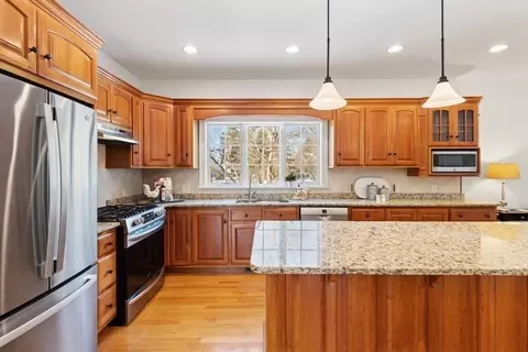 18 Symonds Way, Reading, MA 01867 photo 12