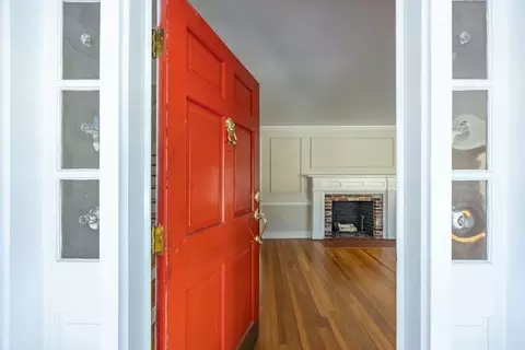 Entry Way - 26 Gordon Rd, Needham, MA 02492 photo 2 of 6