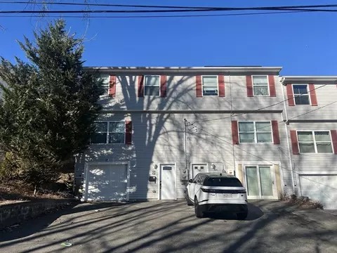 20 Edgeworth St # B, Worcester, MA 01605