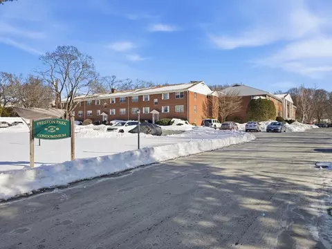 68 Preston St #6D, Wakefield, MA 01880