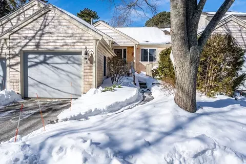 8 Oak Gln #N, Yarmouth, MA 02675